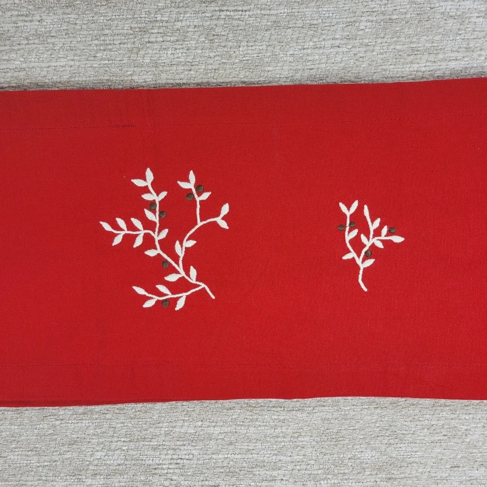 Linum Mistel Table Runner Red Embroidered Mistletoe Vines Holiday Christmas